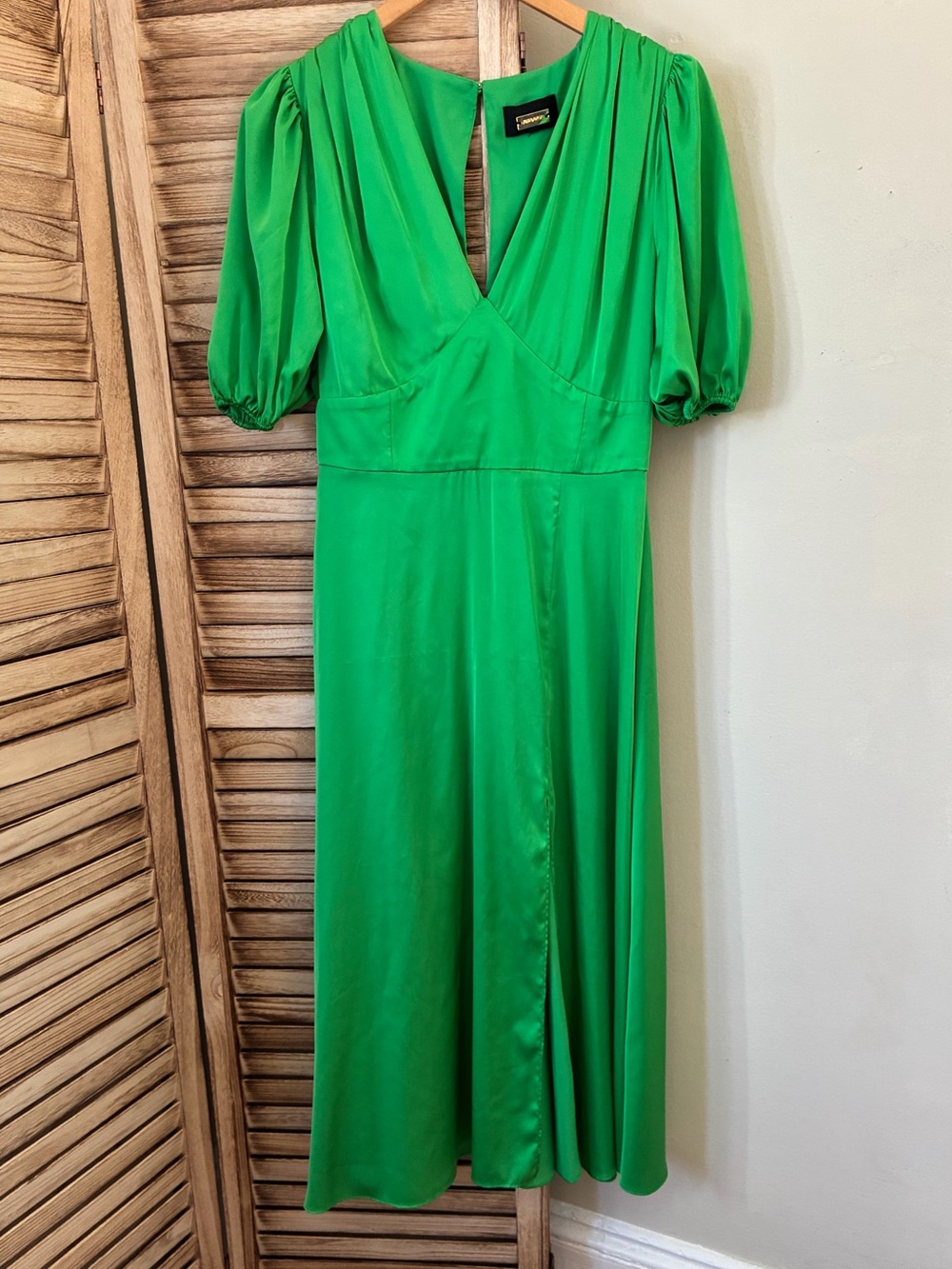 Alexia Admor Green Satin V-Neck Midi Dress Short Puff Sleeve Slit Sz 4 Cocktail